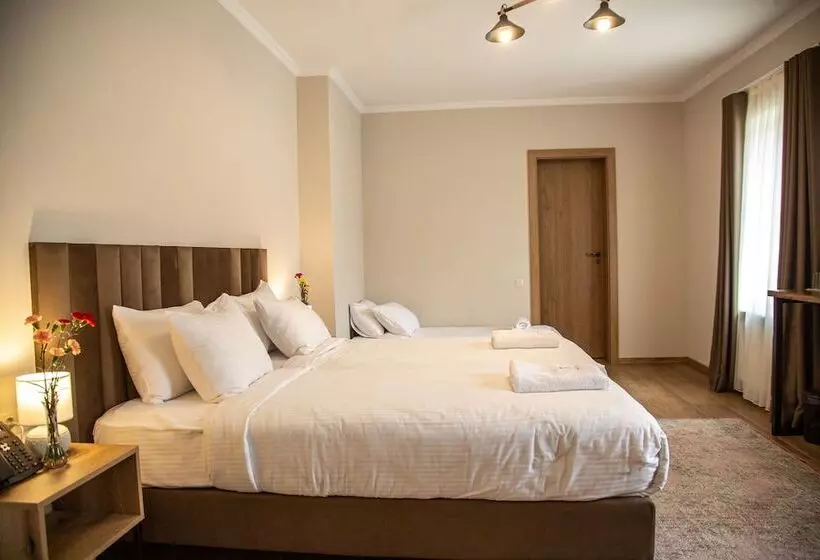 هتل Giorgi Ushikishvili Chateau Celler