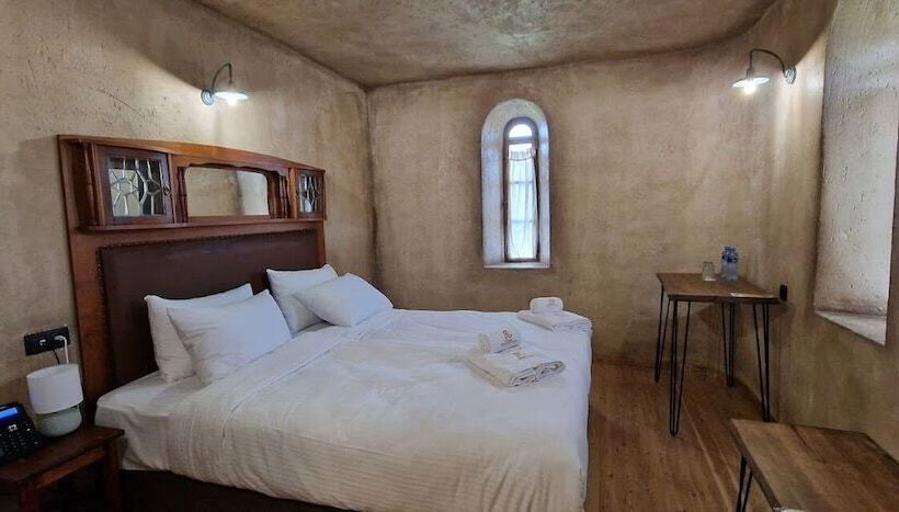 هتل Giorgi Ushikishvili Chateau Celler
