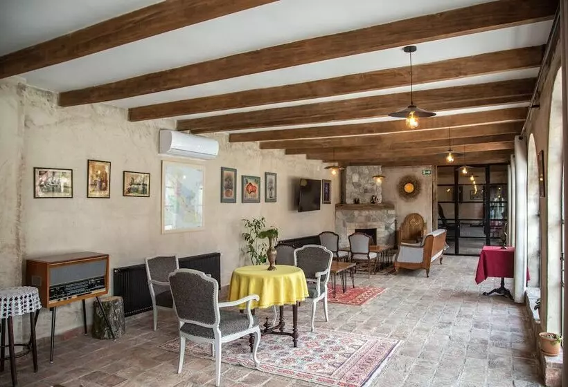 هتل Giorgi Ushikishvili Chateau Celler