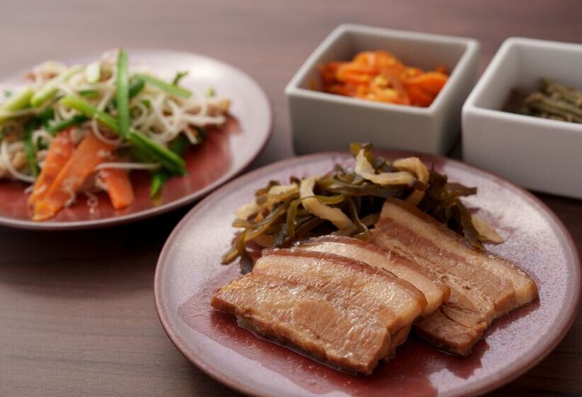 בית מלון כפרי Grand Consort Naha