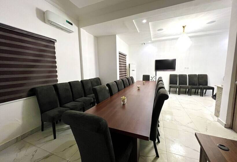 هتل Riviera Lekki Resort