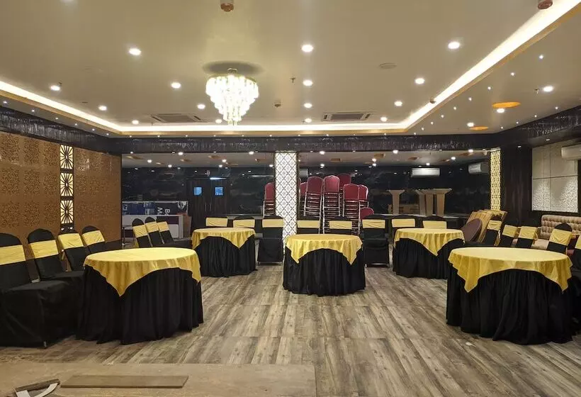 هتل Aavas Inn