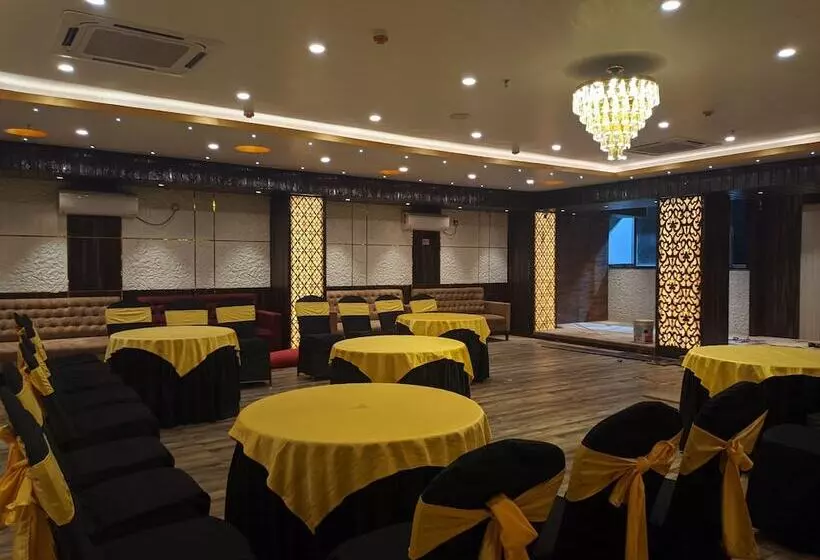 هتل Aavas Inn