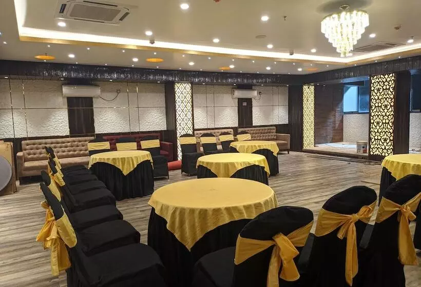 هتل Aavas Inn