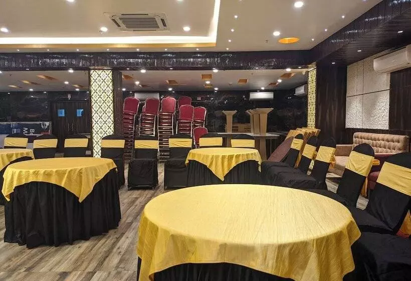 هتل Aavas Inn