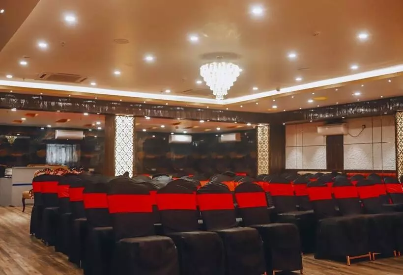 هتل Aavas Inn