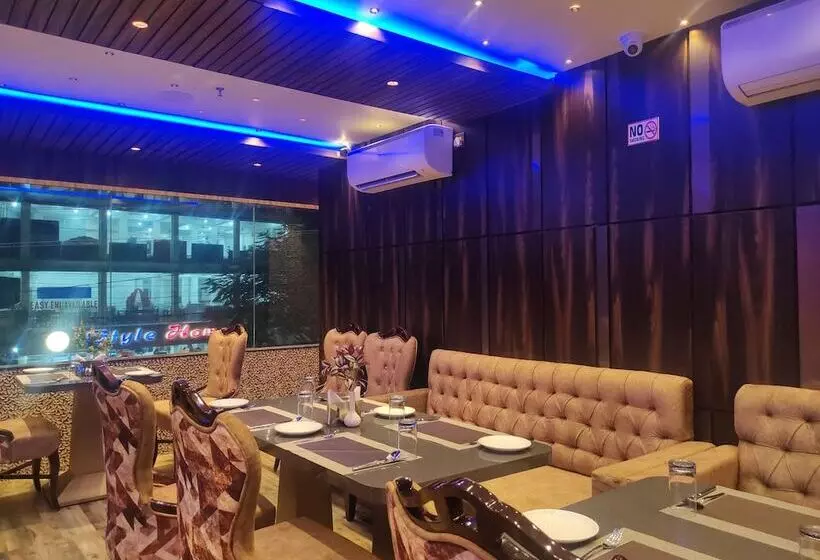 هتل Aavas Inn