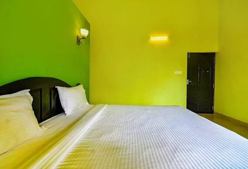 ホテル Fabescape Vagator Retreat Resort With Swimming Pool