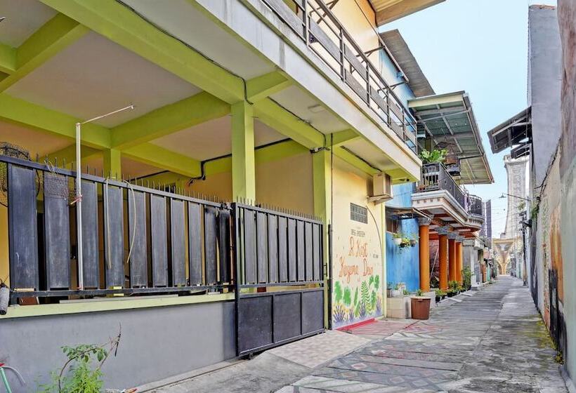 호텔 Kost Kusuma Dewi Syariah By Oyo