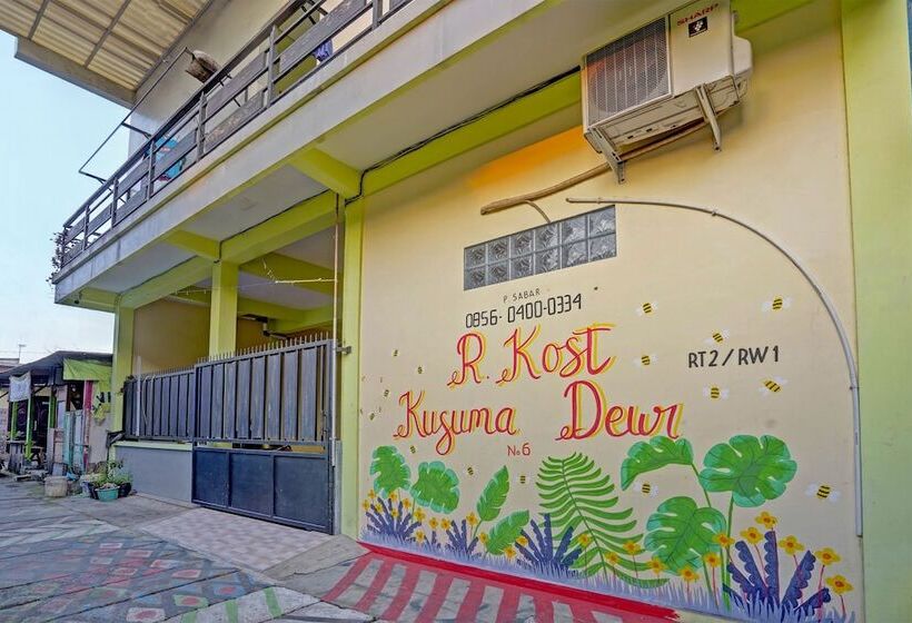 호텔 Kost Kusuma Dewi Syariah By Oyo