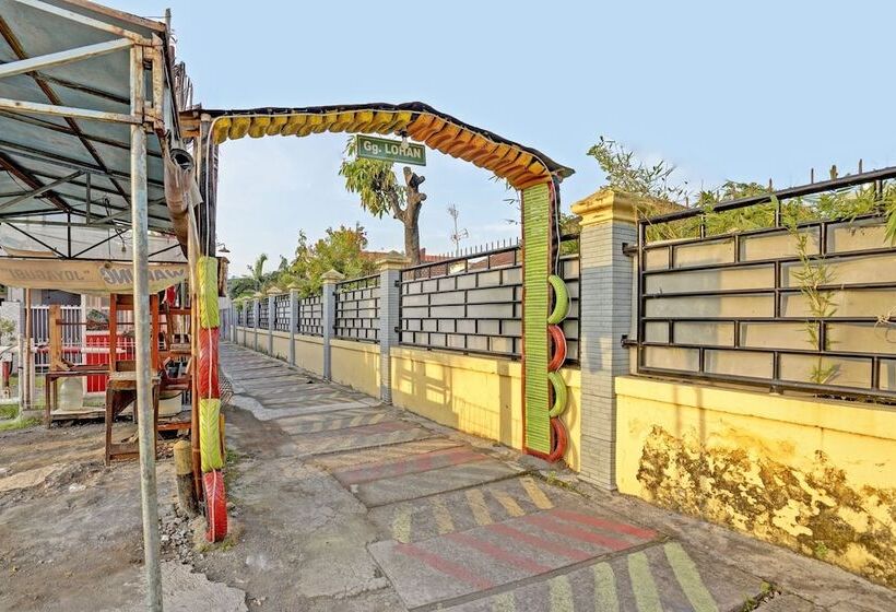 호텔 Kost Kusuma Dewi Syariah By Oyo