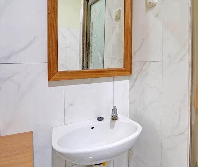 호텔 Kost Kusuma Dewi Syariah By Oyo