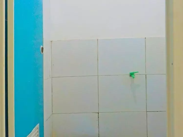 Hotelli Spot On 92154 Nusasari Guest House