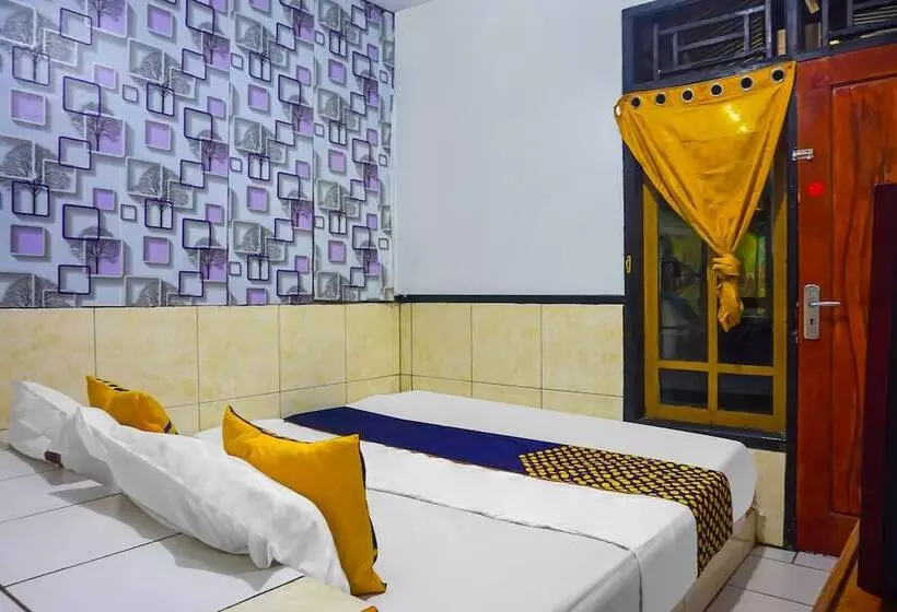 Hotelli Spot On 92154 Nusasari Guest House