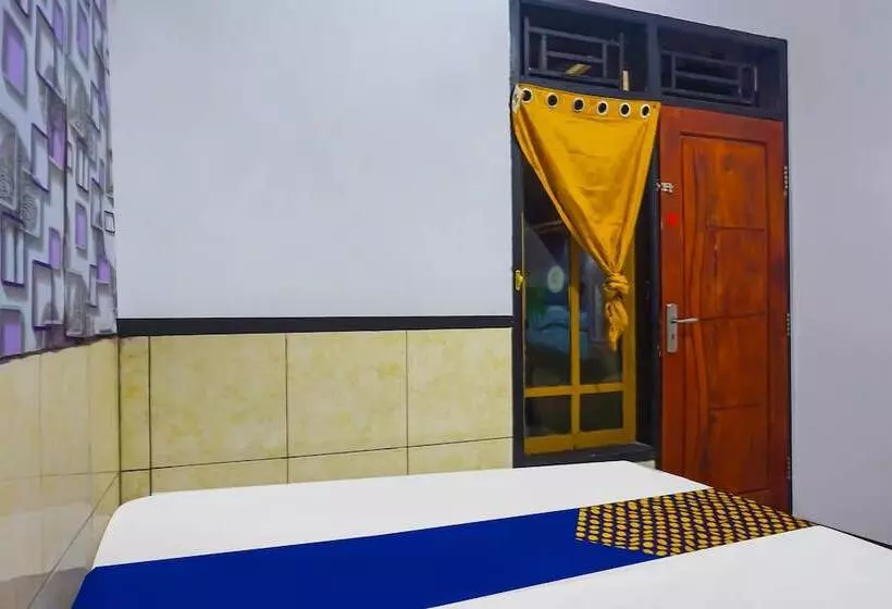 Hotelli Spot On 92154 Nusasari Guest House