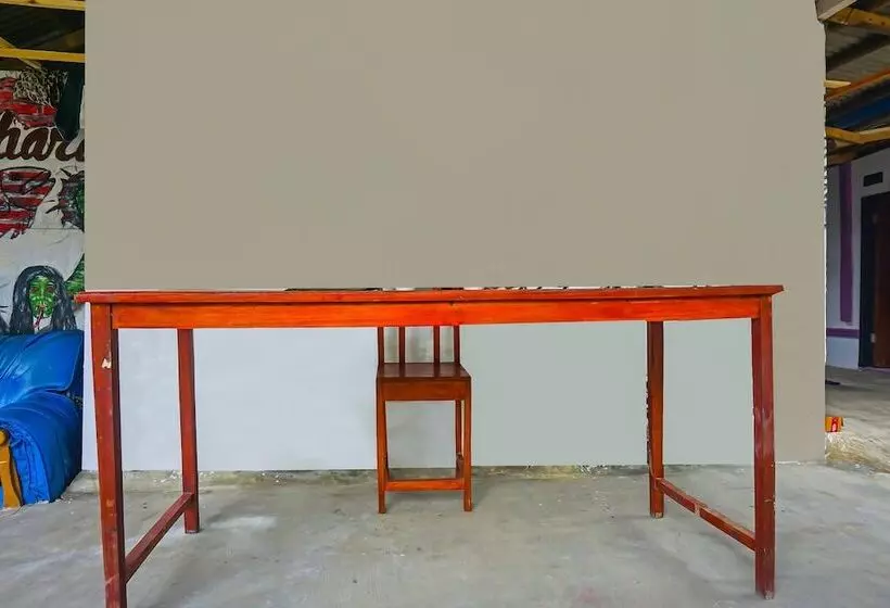 Hotelli Spot On 92154 Nusasari Guest House