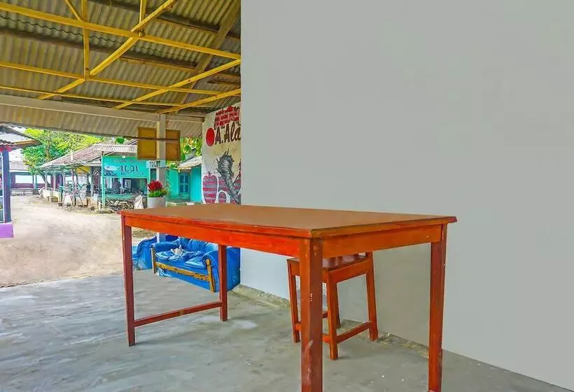 Hotelli Spot On 92154 Nusasari Guest House