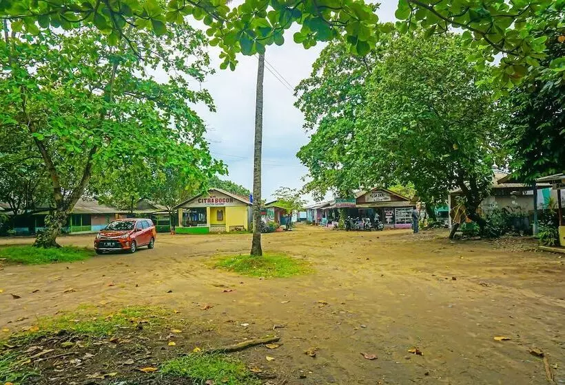 Hotelli Spot On 92154 Nusasari Guest House