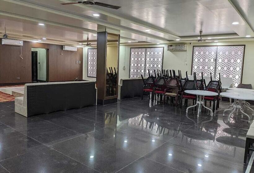 هتل The Golden Sand