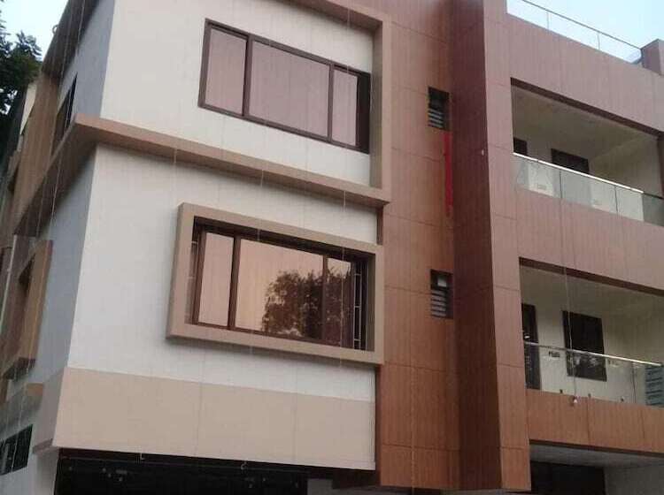 هتل The Golden Sand