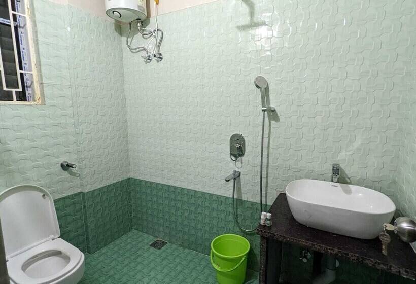 هتل The Golden Sand