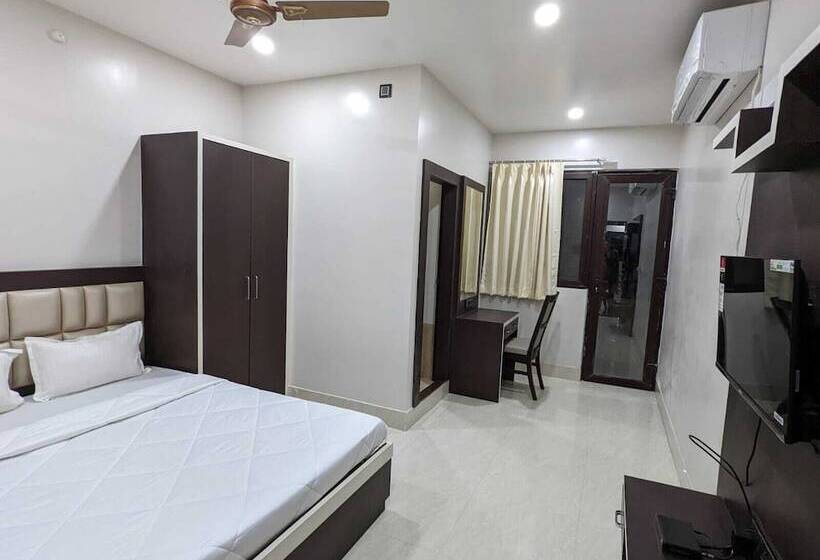 هتل The Golden Sand