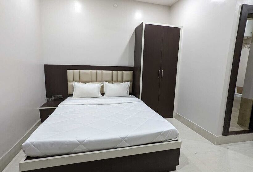 هتل The Golden Sand