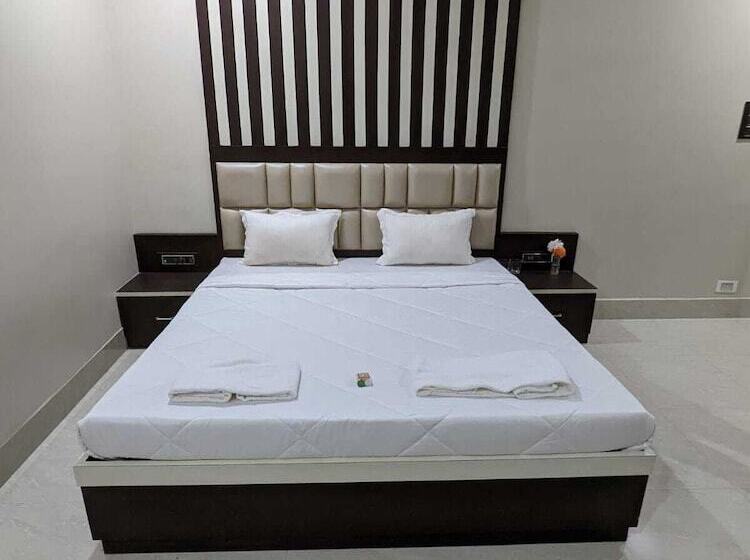 هتل The Golden Sand