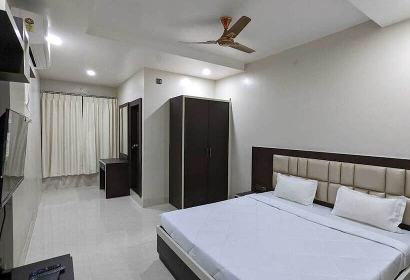 هتل The Golden Sand