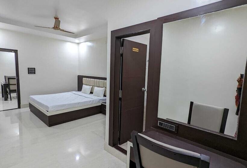 هتل The Golden Sand