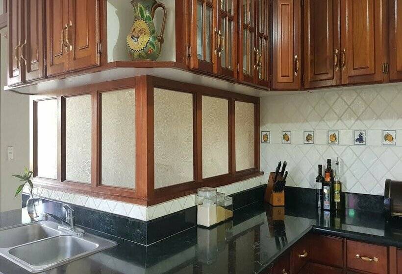 پانسیون Aurora Express