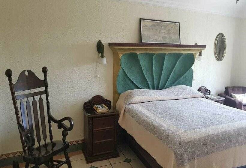 پانسیون Aurora Express