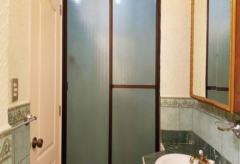 پانسیون Aurora Express