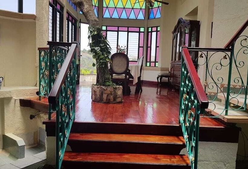 پانسیون Aurora Express