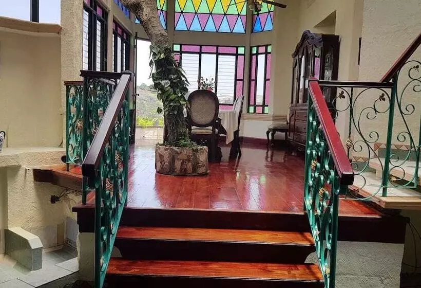 پانسیون Aurora Express