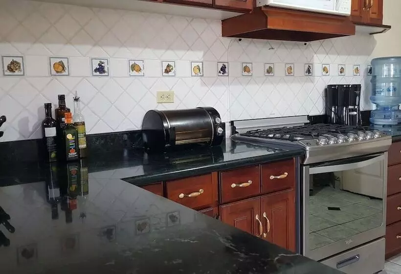 پانسیون Aurora Express