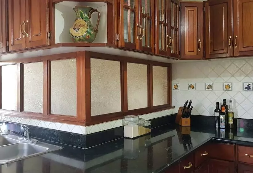 پانسیون Aurora Express