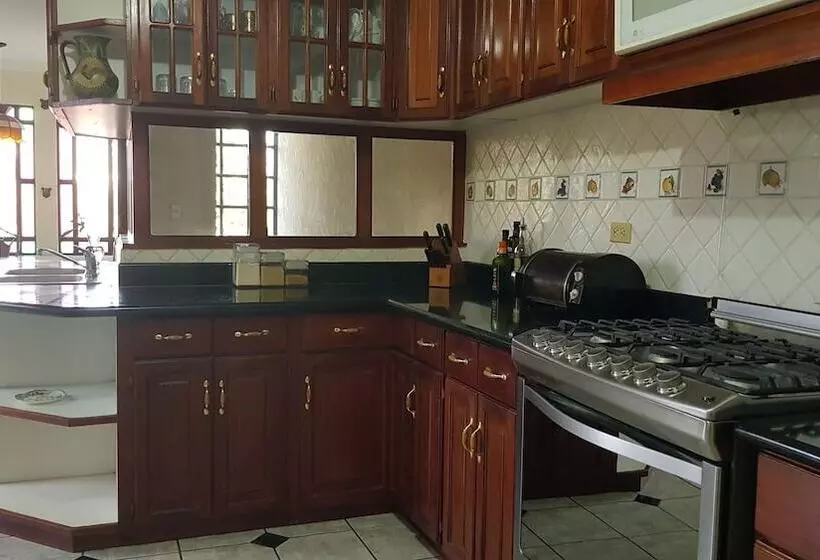 پانسیون Aurora Express