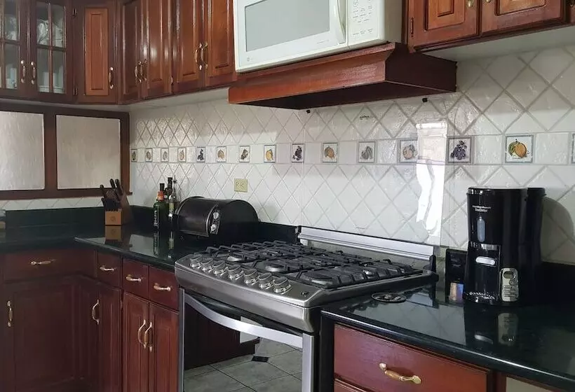 پانسیون Aurora Express