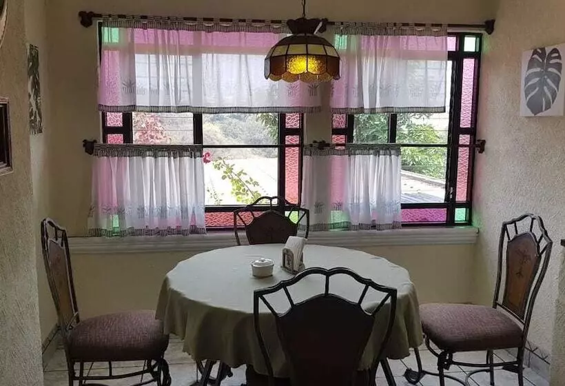 پانسیون Aurora Express