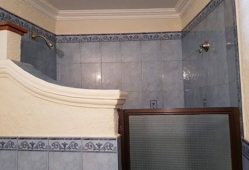 پانسیون Aurora Express