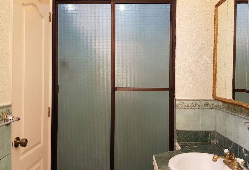 پانسیون Aurora Express