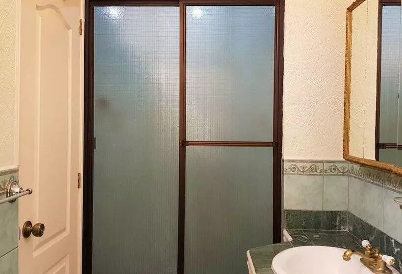 پانسیون Aurora Express