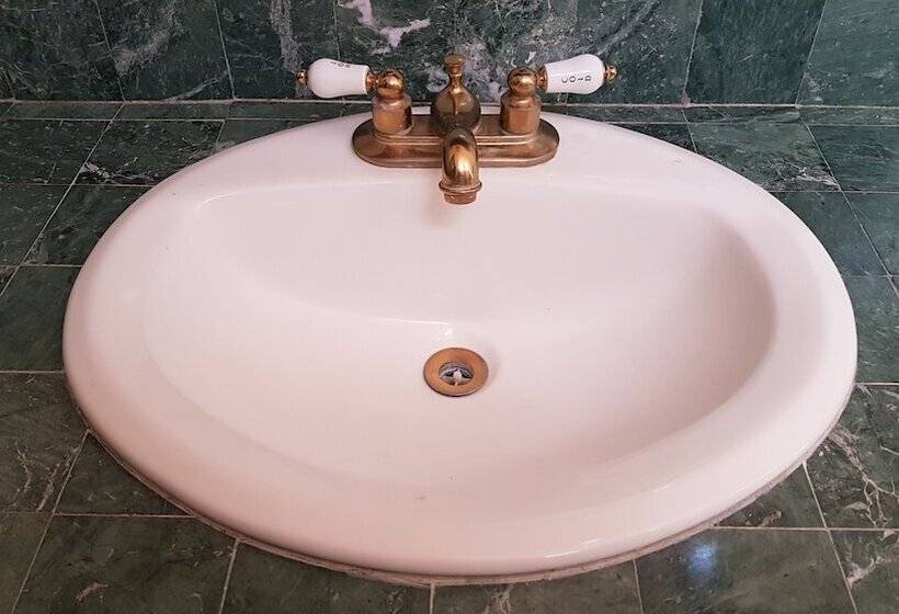 پانسیون Aurora Express