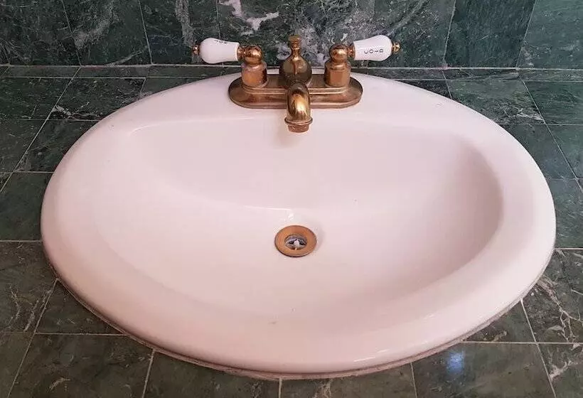 پانسیون Aurora Express