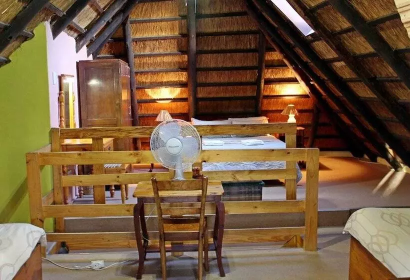 ホテル Treks Trips And Trails