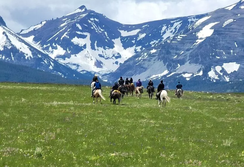 Aamiaismajoitus (B&B) Bear Creek Guest Ranch