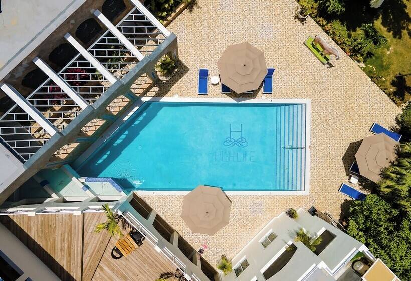 تختخواب و صبحانه High Life Resort And Spa