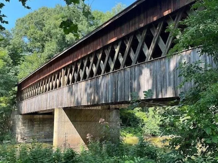 Aamiaismajoitus (B&B) The Inn At Woodsong Acres