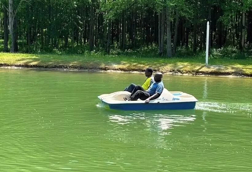 Aamiaismajoitus (B&B) The Inn At Woodsong Acres